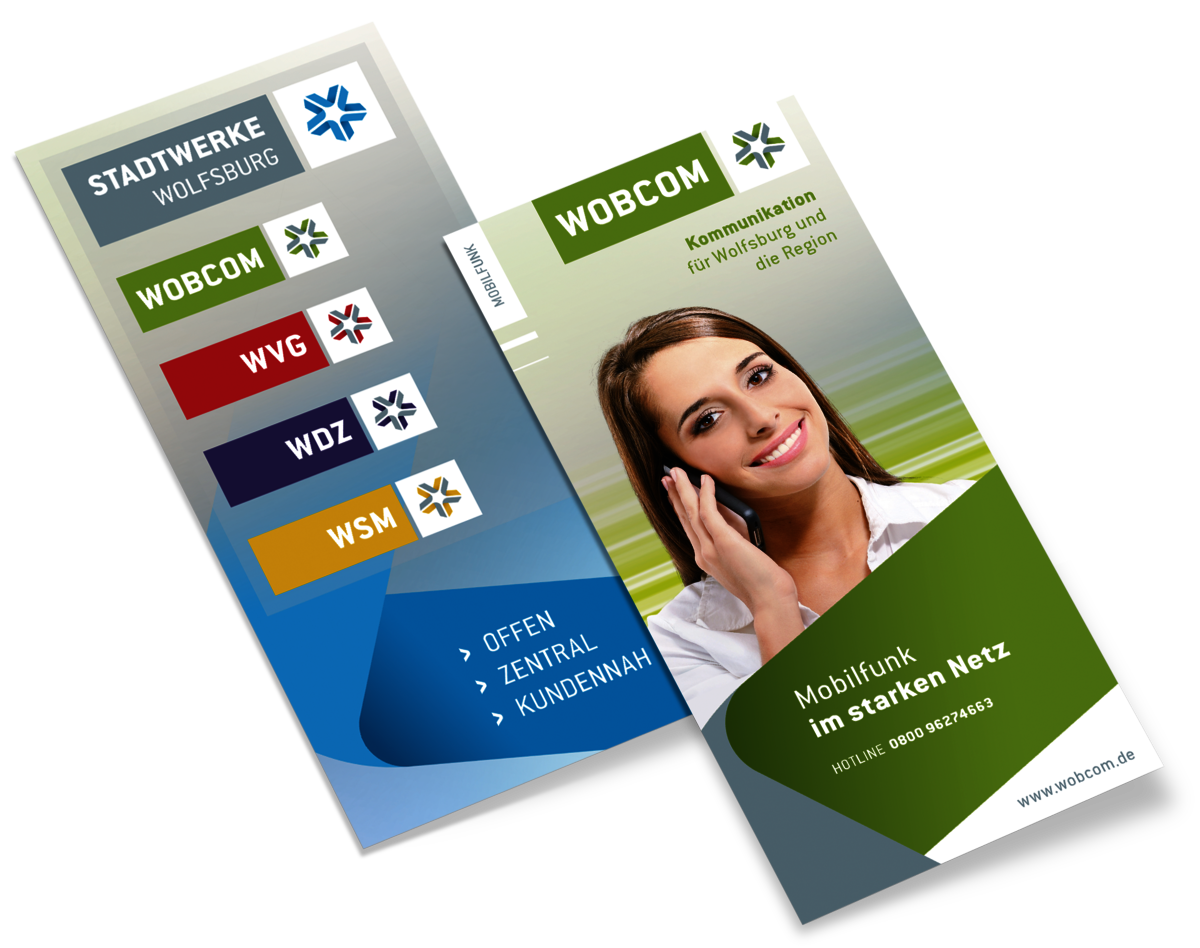 Die Abbildung zeigt zwei verschiedene Flyer für die Stadtwerke Wolfsburg AG und die Wobcom GmbH, eine Tochterfirma der Unternehmensgruppe Stadtwerke Wolfsburg. 