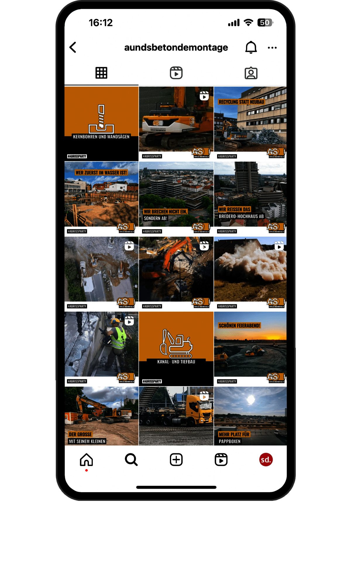 Das Bild zeigt ein Smartphone mit der Postingübersicht des Instagram-Kanals der A&S Betondemontage GmbH.